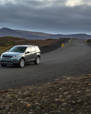 Land-Rover-Discovery-Sport-in-Iceland-Scotia-Green-2