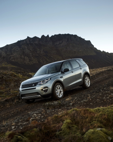 Land-Rover-Discovery-Sport-in-Iceland-Scotia-Green-8