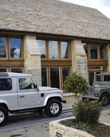 Land-Rovers-70