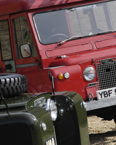 Land-Rovers-73