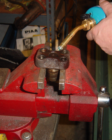 Land-Rover-Series-IIA-Day-16-Front-Swivel-Ring-Gear-Manifolds-005