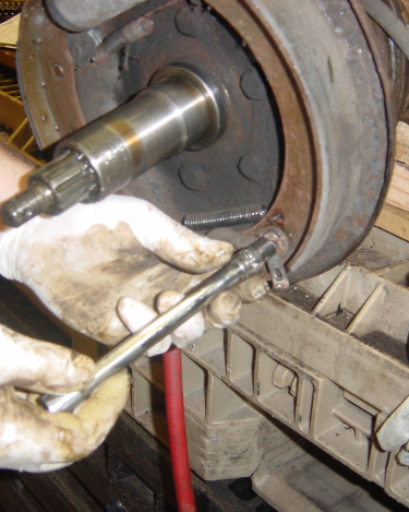 Land-Rover-Series-IIA-Day-16-Front-Swivel-Ring-Gear-Manifolds-016