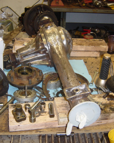 Land-Rover-Series-IIA-Day-16-Front-Swivel-Ring-Gear-Manifolds-028