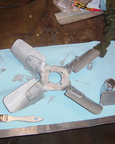 Landrover-Series-IIA-Day-17-Front-Diff-Wheel-Plate-More-Paint-002