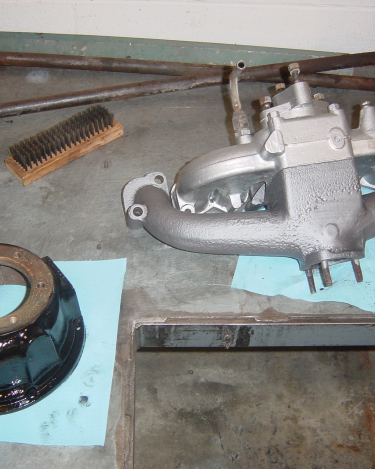 Landrover-Series-IIA-Day-17-Front-Diff-Wheel-Plate-More-Paint-003