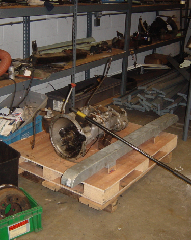Landrover-Series-IIA-Day-17-Front-Diff-Wheel-Plate-More-Paint-005