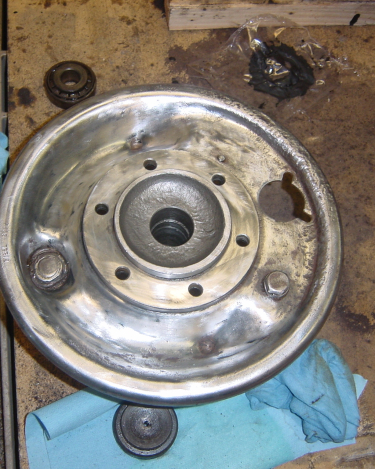 Landrover-Series-IIA-Day-17-Front-Diff-Wheel-Plate-More-Paint-008