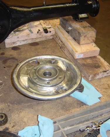 Landrover-Series-IIA-Day-17-Front-Diff-Wheel-Plate-More-Paint-009