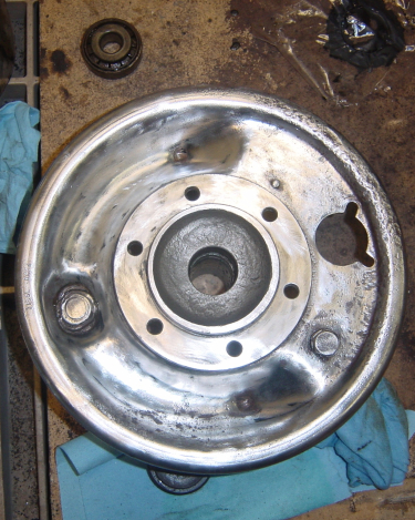 Landrover-Series-IIA-Day-17-Front-Diff-Wheel-Plate-More-Paint-010