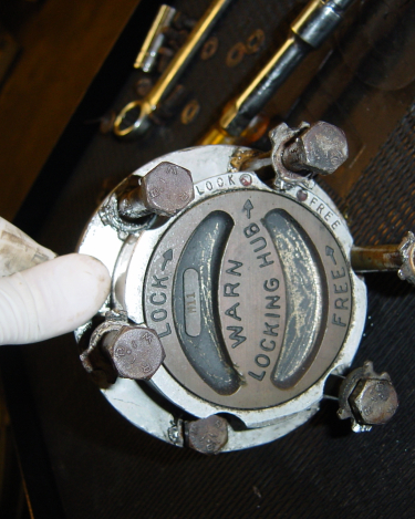 Land-Rover-Series-IIA-Day-20-Swivel-Mod-Dismantle-013