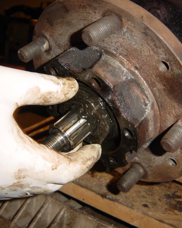 Land-Rover-Series-IIA-Day-20-Swivel-Mod-Dismantle-022