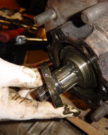 Land-Rover-Series-IIA-Day-20-Swivel-Mod-Dismantle-023