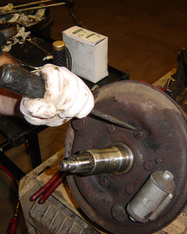 Land-Rover-Series-IIA-Day-20-Swivel-Mod-Dismantle-028