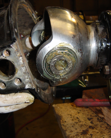 Land-Rover-Series-IIA-Day-22-Springs-on-Engine-In-010