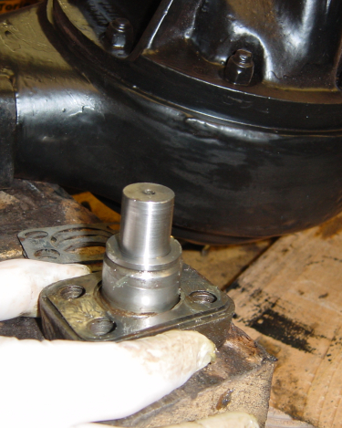 Land-Rover-Series-IIA-Day-22-Springs-on-Engine-In-011