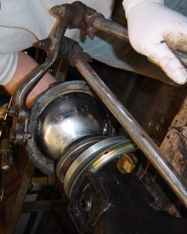 Land-Rover-Series-IIA-Day-22-Springs-on-Engine-In-013