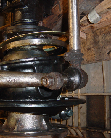 Land-Rover-Series-IIA-Day-22-Springs-on-Engine-In-014