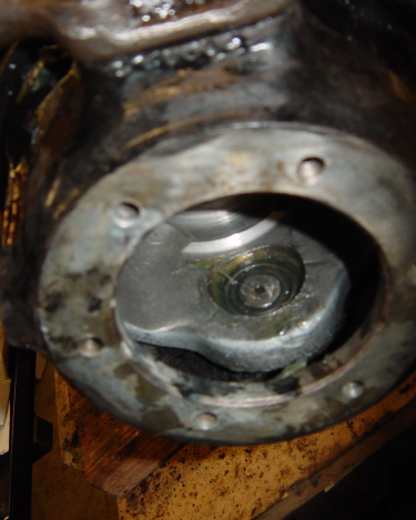 Land-Rover-Series-IIA-Day-22-Springs-on-Engine-In-017
