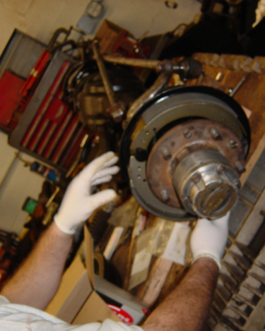 Land-Rover-Series-IIA-Day-22-Springs-on-Engine-In-028