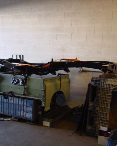 Land-Rover-Series-IIA-Day-22-Springs-on-Engine-In-031