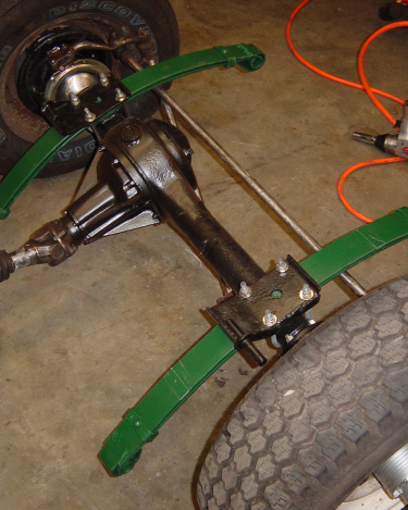 Land-Rover-Series-IIA-Day-22-Springs-on-Engine-In-039