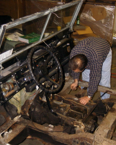 Land-Rover-Series-IIA-Day3-Read-Bed-Removal-14