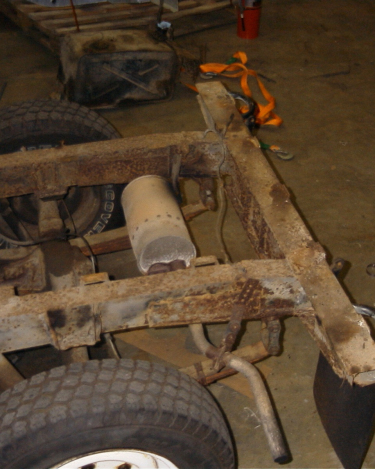 Land-Rover-Series-IIA-Day3-Read-Bed-Removal-16