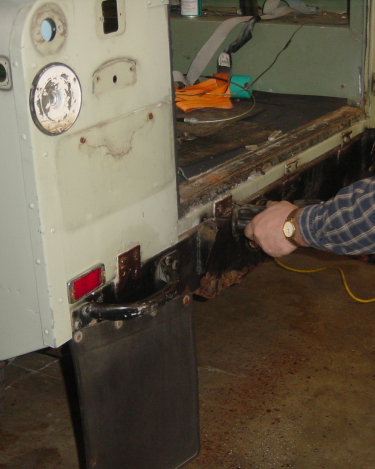Land-Rover-Series-IIA-Day3-Read-Bed-Removal-5