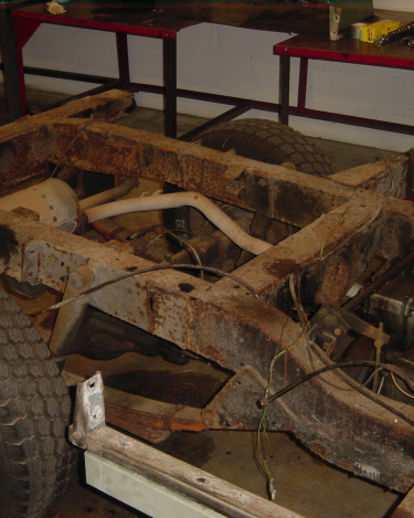 Land-Rover-Series-IIA-Day3-Read-Bed-Removal-6