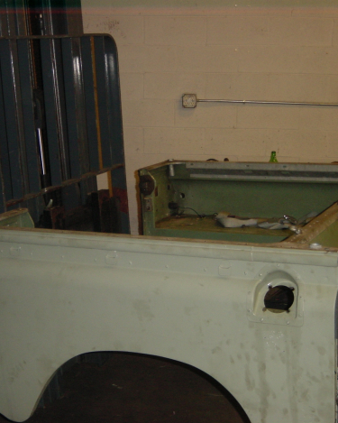 Land-Rover-Series-IIA-Day3-Read-Bed-Removal-7