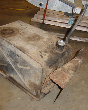 Land-Rover-Series-IIA-Day-4-DS-Wing-Removal-001