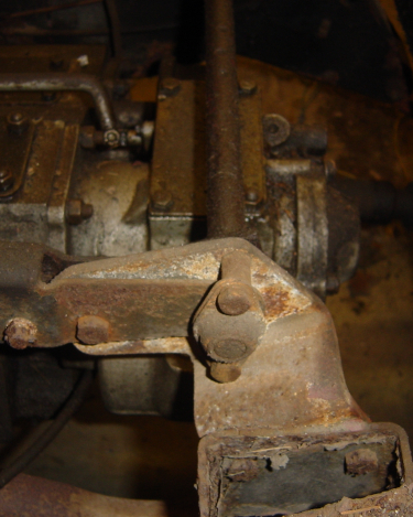Land-Rover-Series-IIA-Day-4-DS-Wing-Removal-010