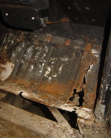Land-Rover-Series-IIA-Day-4-DS-Wing-Removal-036