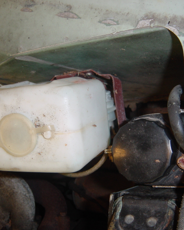 Land-Rover-Series-IIA-Day-4-DS-Wing-Removal-080