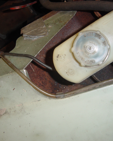 Land-Rover-Series-IIA-Day-4-DS-Wing-Removal-081