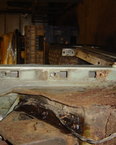Land-Rover-Series-IIA-Day-4-DS-Wing-Removal-090