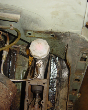 Land-Rover-Series-IIA-Day-4-DS-Wing-Removal-091