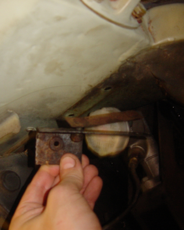 Land-Rover-Series-IIA-Day-4-DS-Wing-Removal-092