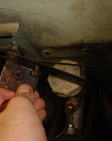 Land-Rover-Series-IIA-Day-4-DS-Wing-Removal-093
