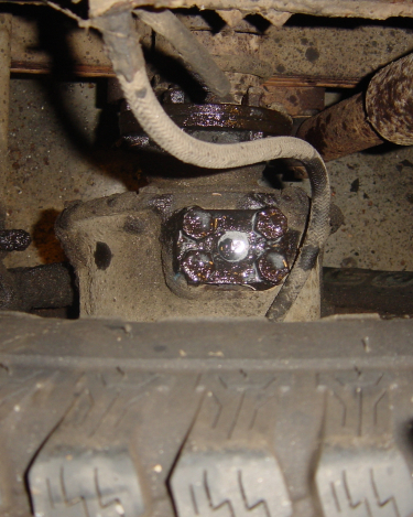 Land-Rover-Series-IIA-Day-4-DS-Wing-Removal-094