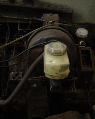 Land-Rover-Series-IIA-Day-4-DS-Wing-Removal-097