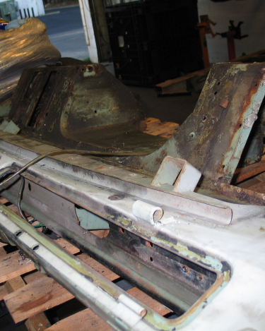Land-Rover-Series-IIA-Day-9-Engine-Out-48