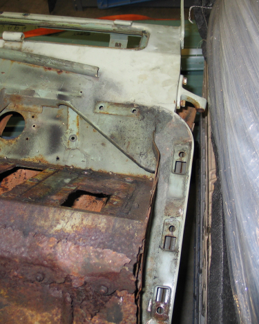 Land-Rover-Series-IIA-Day-9-Engine-Out-50