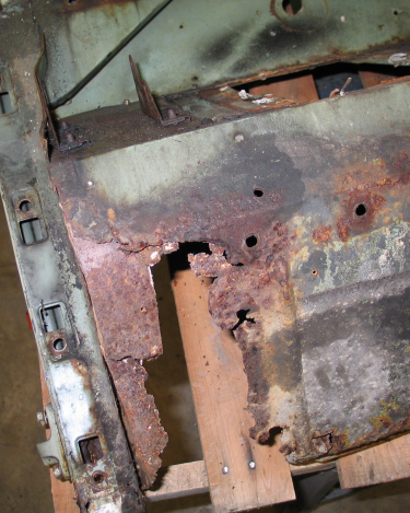 Land-Rover-Series-IIA-Day-9-Engine-Out-51