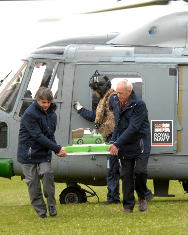 LR_65_Years_Cake_Delivery_300413_01