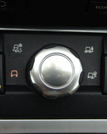LR2_SE_Interior_21