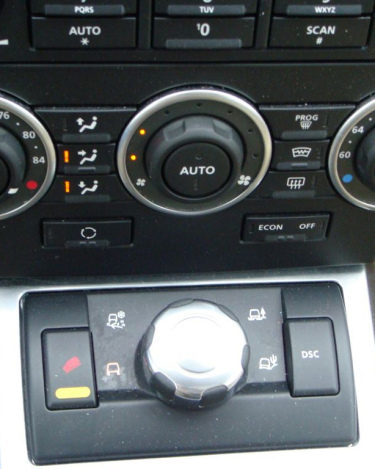 LR2_SE_Interior_22