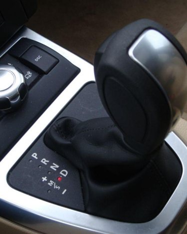 LR2_SE_Interior_23