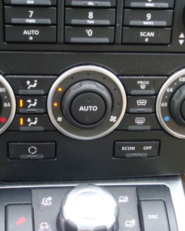LR2_SE_Interior_25
