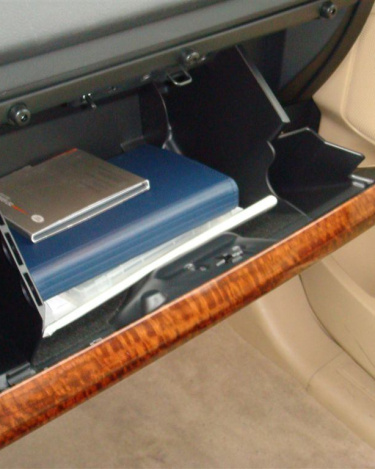 LR2_SE_Interior_38